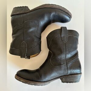 Frye Carson Lug Black Leather Boot Short Ankle Bootie